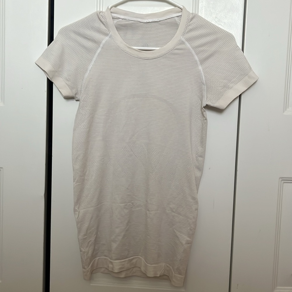 Lululemon short sleeve shirt (original) _ Size 4